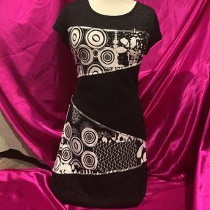 Artex fashion size medium black and white kneelength dress very unique design